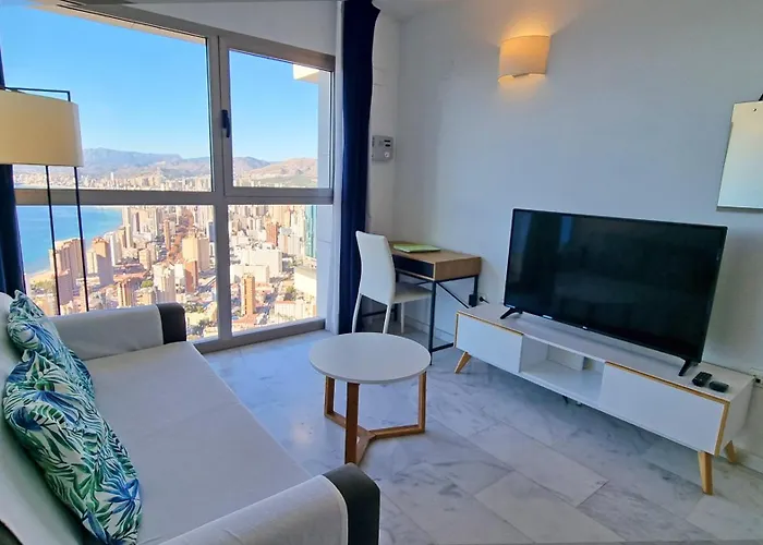 Highrise Apartment With Private Terrace & Sea Views - 34Th Floor